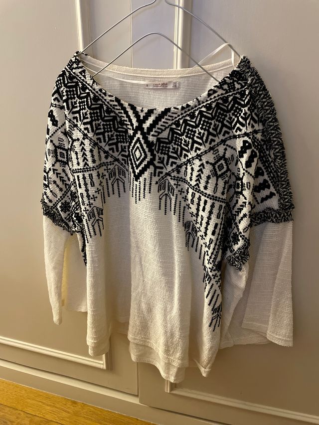 Jersey fino blanco con decorado étnico negro