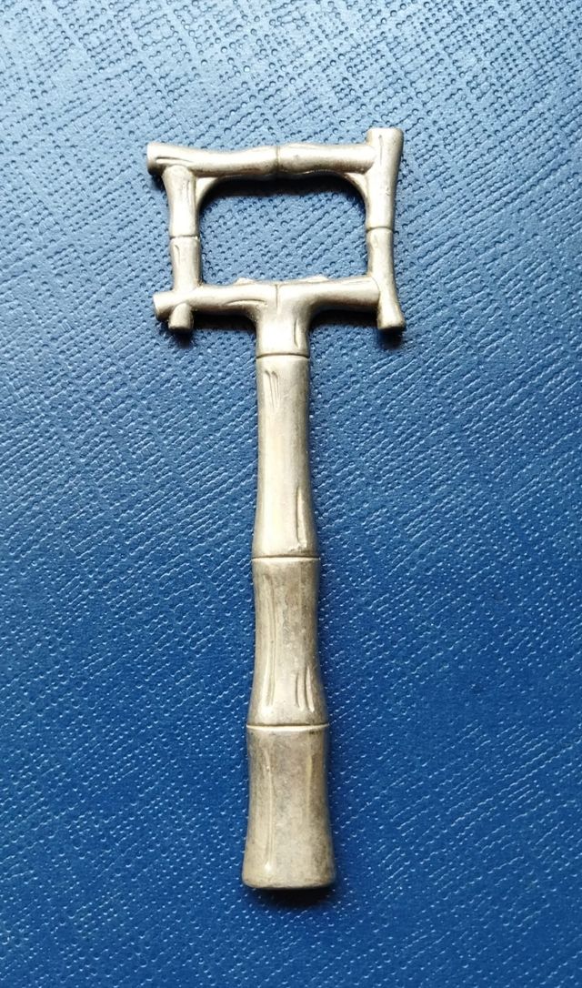 Abrebotellas antiguo alpaca