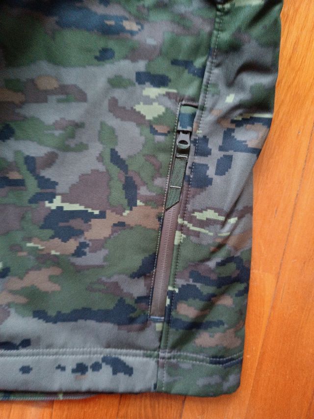 Forro polar pixelado boscoso .diferentes tallas.