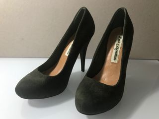 Zapatos de tacón verde botella, talla 37 de segunda mano por 3 EUR en  Sevilla en WALLAPOP