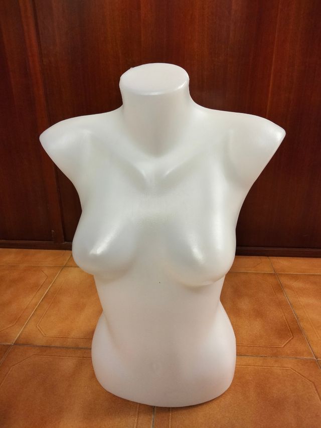 se vende bustos y maniquíes