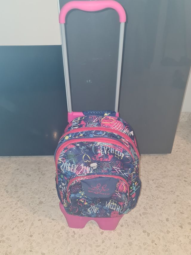 vendo mochila de colegio y soporte con ruedas