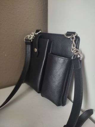 Zara: bolso porta móvil efecto piel de segunda mano por 9 EUR en Imarcoain  en WALLAPOP