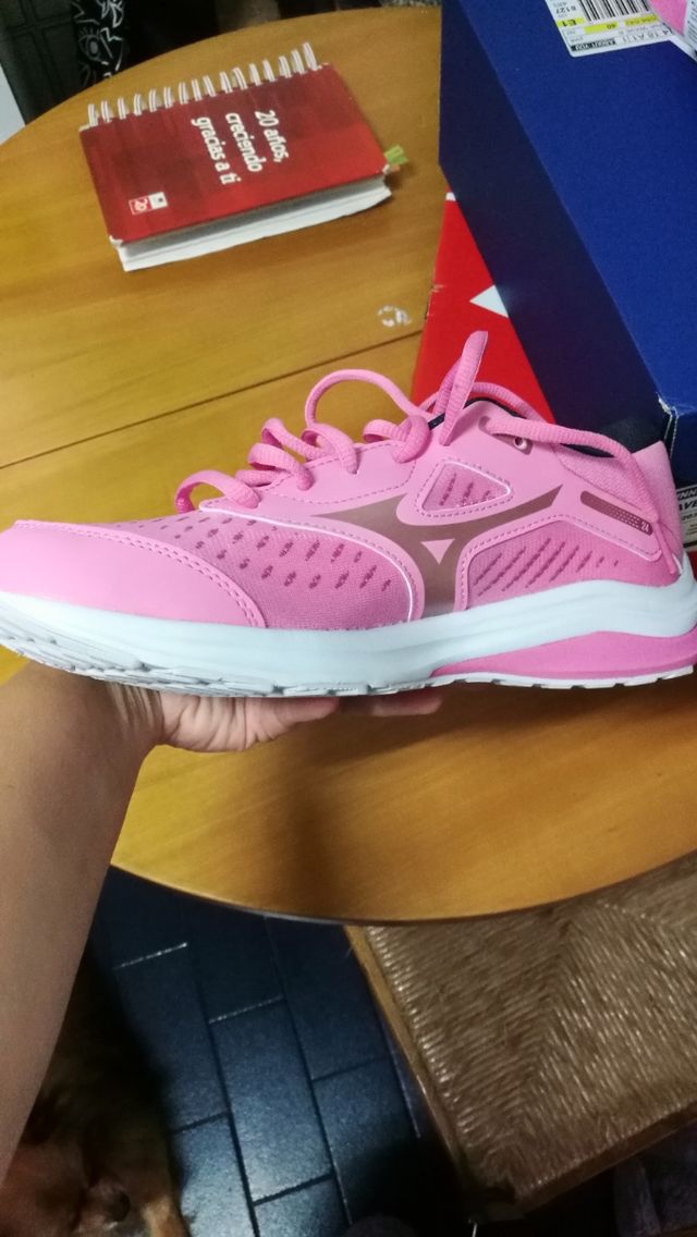 zapatillas mizuno con etiquetas y caja talla 40