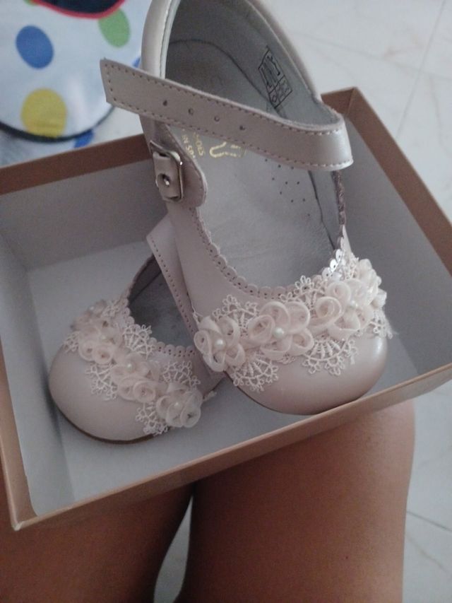 vestido de fiesta rosa empolvado o marfil