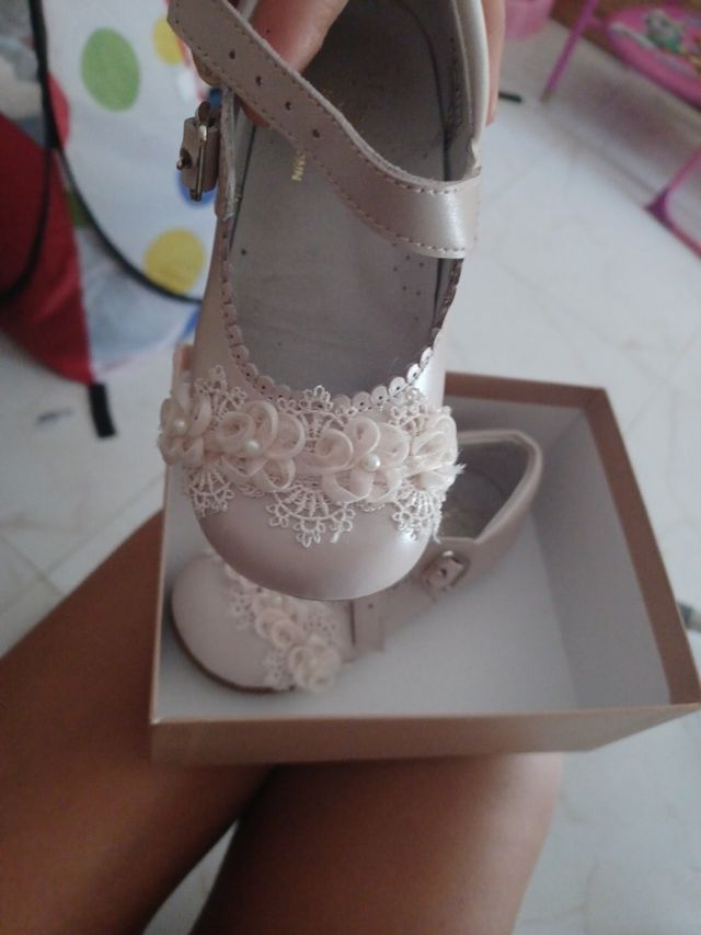 vestido de fiesta rosa empolvado o marfil