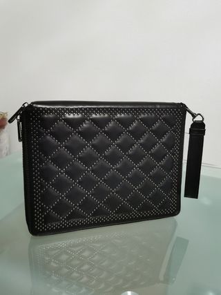 Clutch portadocumentos tipo piel ZARA hombre de segunda mano por 20 EUR en  Barcelona en WALLAPOP