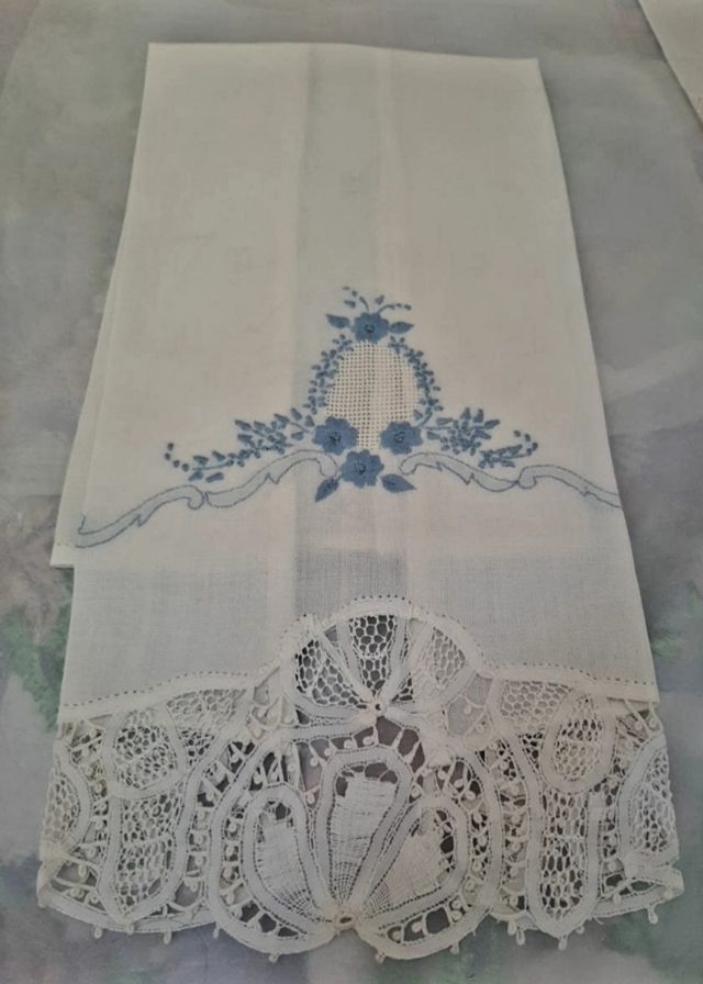 Antigua s toalla s hilo bordada a a mano. Brasil