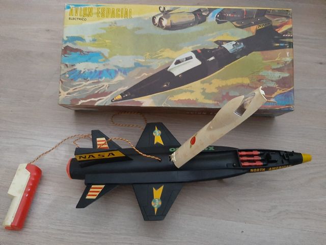Avión (juguete) eléctrico de los años 70