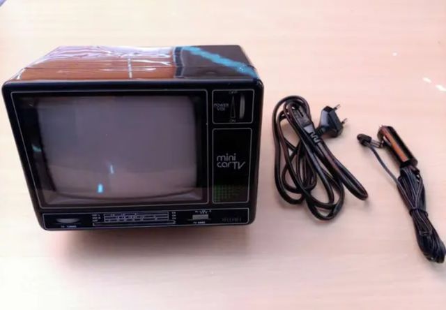 TV TELE HIFI 7 PULGADAS CON RADIO AM/FM