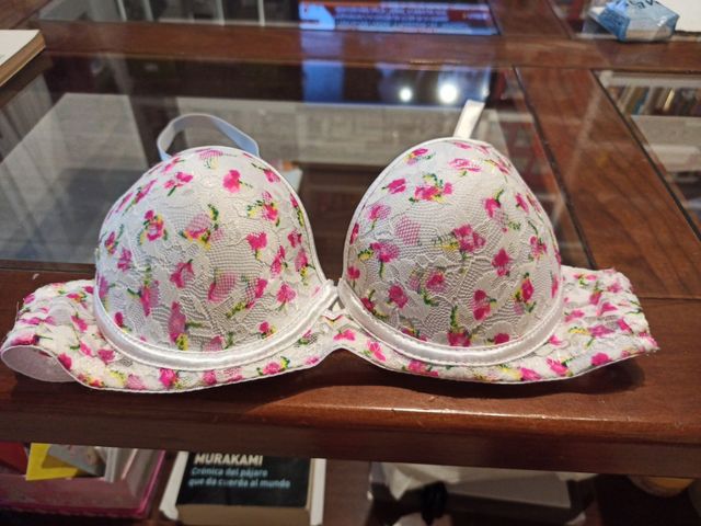 Bikinis y Sujetador estampado, talla 85B, nuevo.