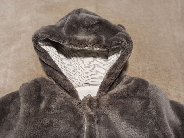 Abrigo bebé 6-9M marca Absorba