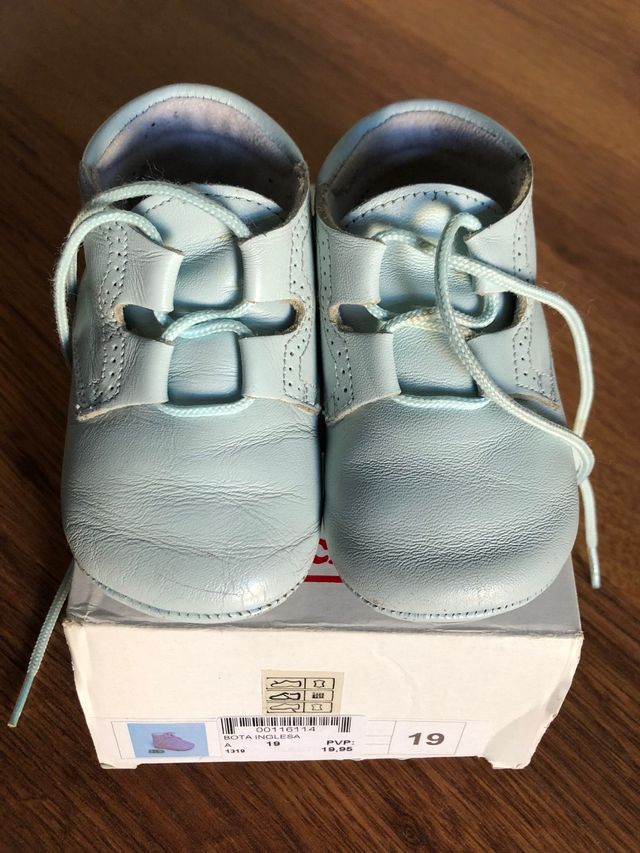 Pack 4 pares zapatos tallas 17 y 19
Suela blanda