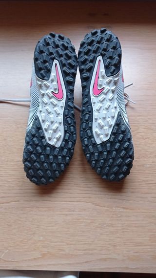 Nike Phantom suela turf (césped artificial) 42 de segunda mano por 49 EUR  en Barcelona en WALLAPOP