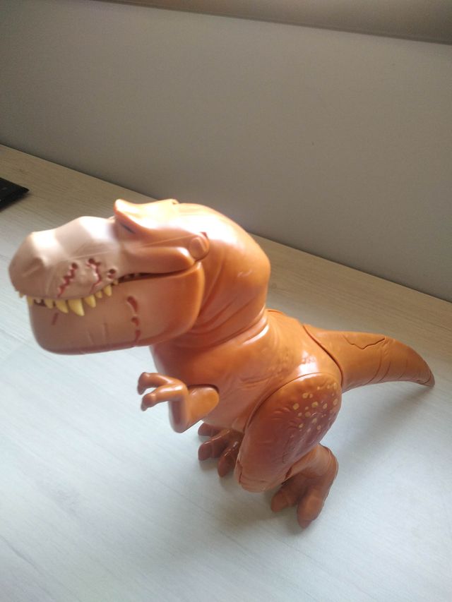 Dinosaurio interactivo.