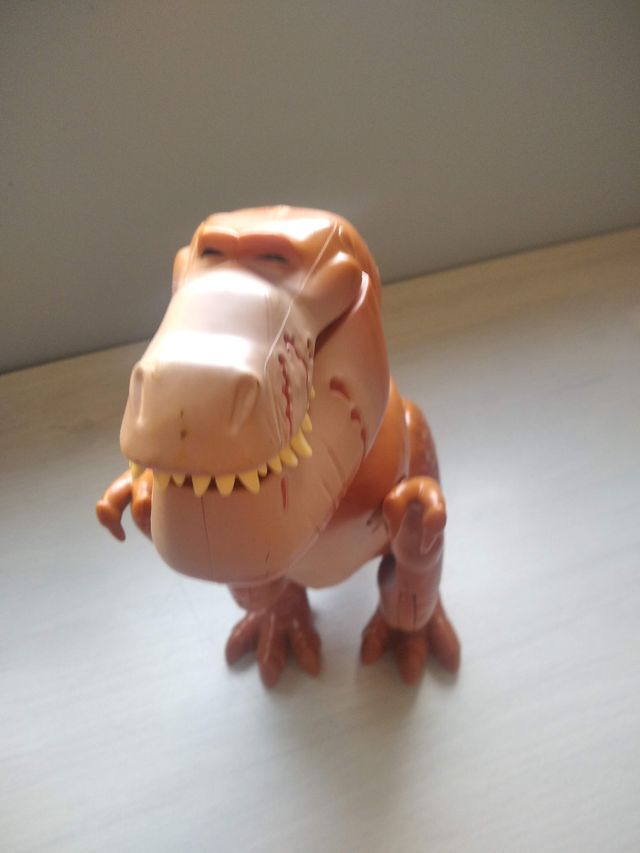 Dinosaurio interactivo.