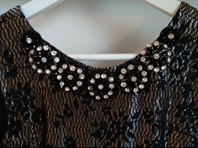 Vestido de fiesta cuello joya