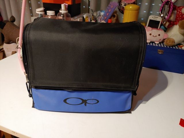 Bolsa nevera con altavoces incorporados