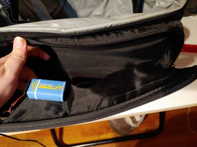 Bolsa nevera con altavoces incorporados