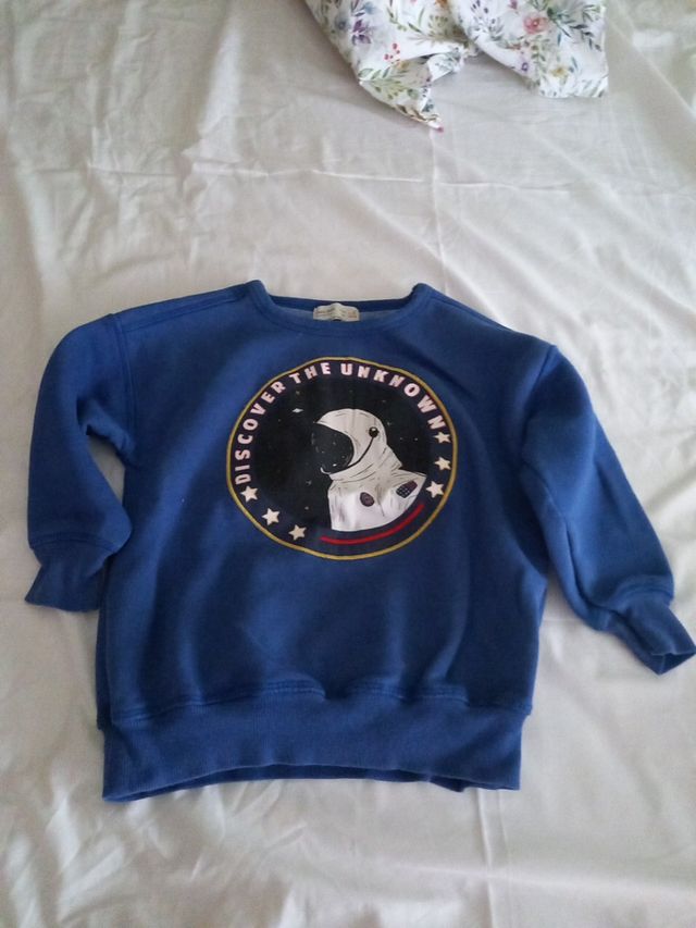 Jersey azul astronauta. Talla 6 años.