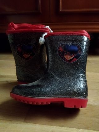 Botas de agua Ladybug. Talla 25 de segunda mano por 7,5 EUR en Valladolid  en WALLAPOP