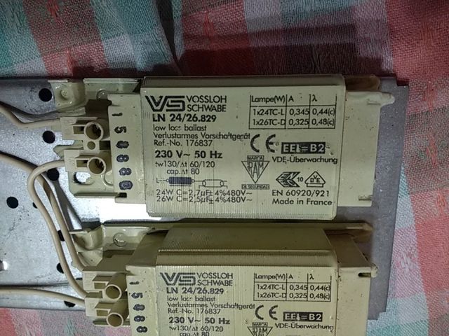 2 balastos para bombillas de bajo consumo.