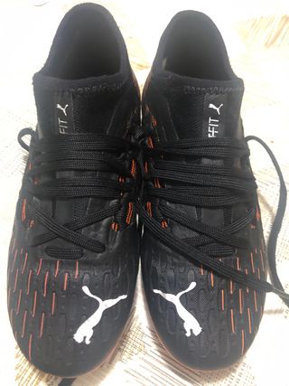 Botas de fútbol multitaco puma future de segunda mano por 12 EUR en  Valencia en WALLAPOP