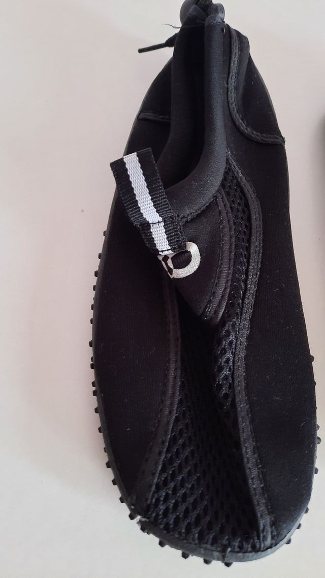 Zapatillas deportes acuáticos para niño. Talla 34.