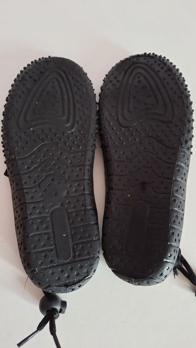 Zapatillas deportes acuáticos para niño. Talla 34.