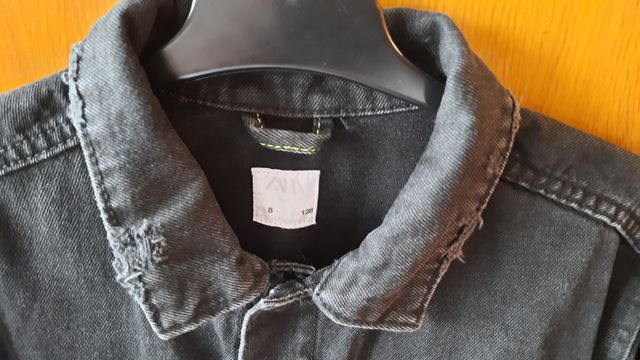 Cazadora vaquera Zara para niño. Talla 8 años.