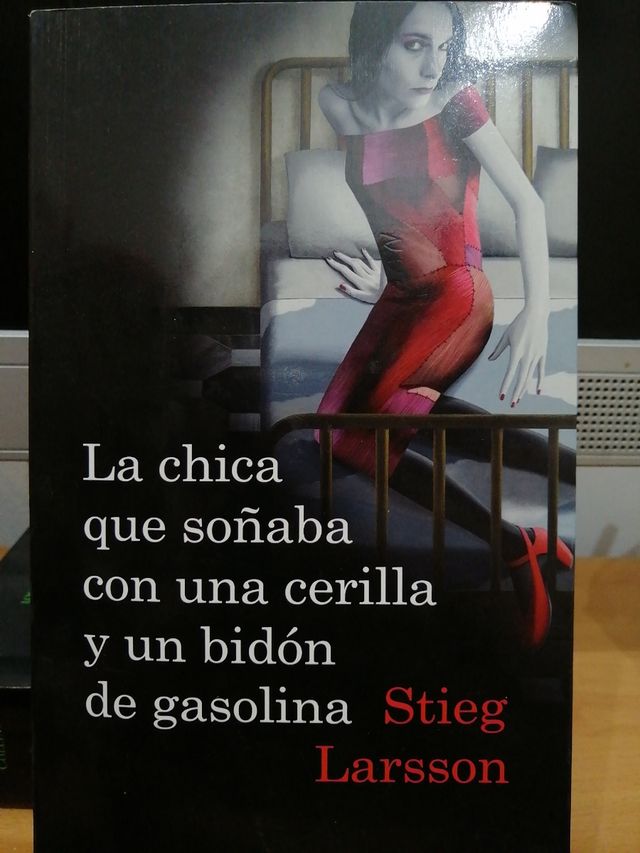 La chica que soñaba con una cerilla y un bidón de