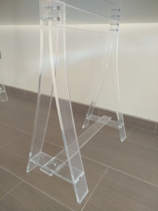 Mesa de despacho y oficina.