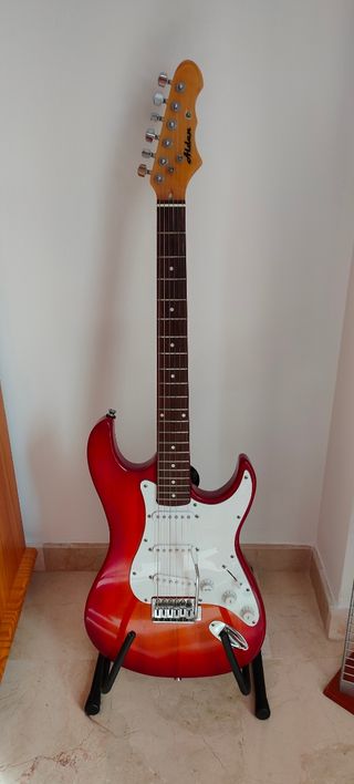 Guitarra eléctrica Alden de segunda mano por 90 EUR en Albacete en WALLAPOP