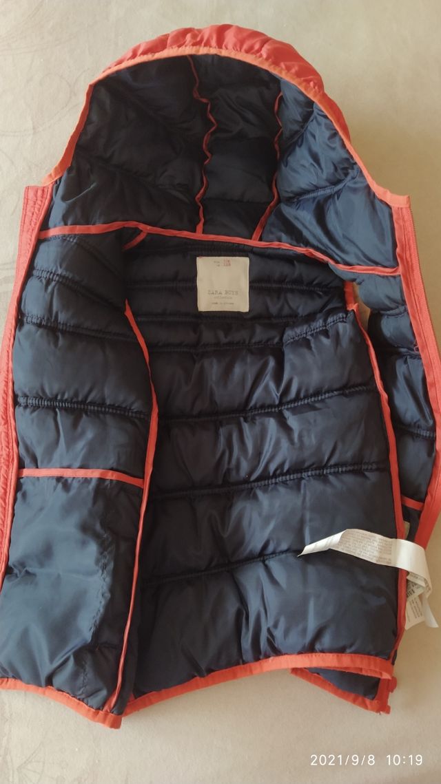 Chaleco niño,con capucha y bolsillos