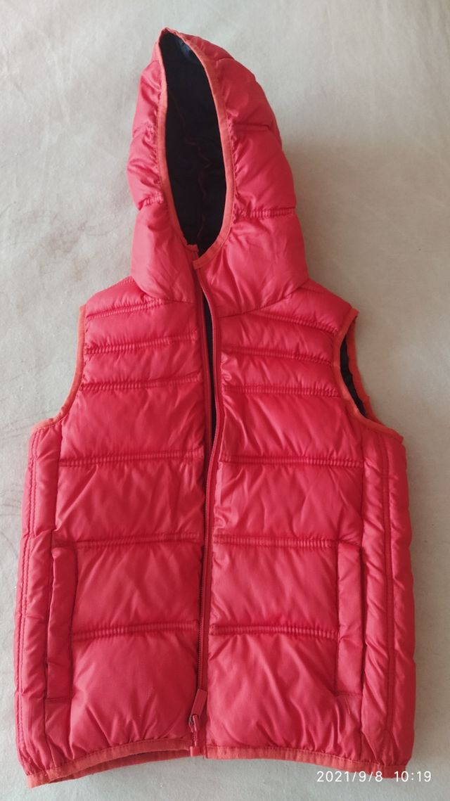 Chaleco niño,con capucha y bolsillos