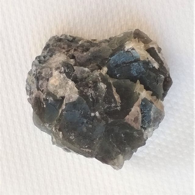 MINERAL NATURAL FLUORITA CRISTALES 252g MÁS REGALO