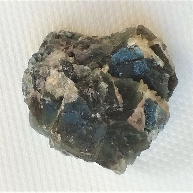 MINERAL NATURAL FLUORITA CRISTALES 252g MÁS REGALO