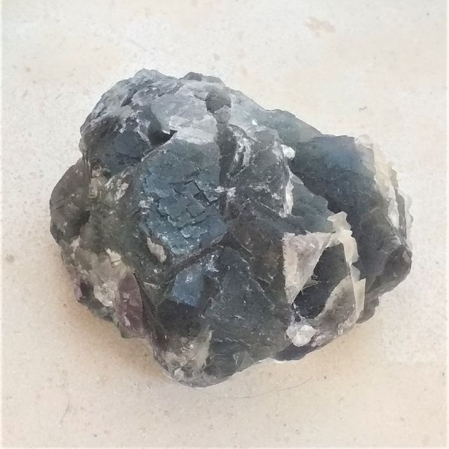 MINERAL NATURAL FLUORITA CRISTALES 252g MÁS REGALO