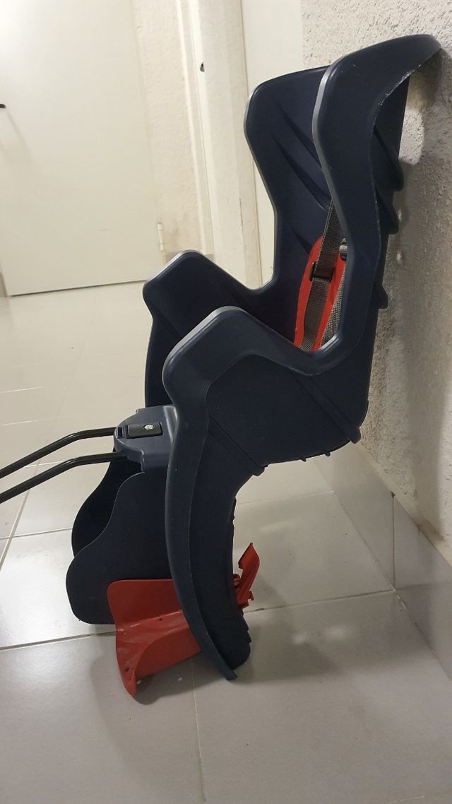 Vendo silla de niños para bicicleta.