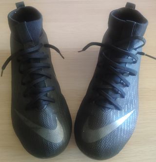 Botas de fútbol Nike negras de segunda mano en Madrid en WALLAPOP