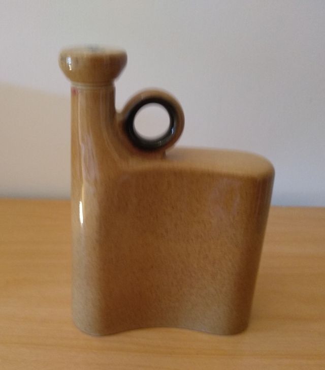 Botella para aceite, aguardiente, etc.