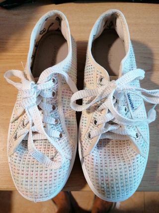 Zapatillas plataforma Victoria talla 35. de segunda mano por 10 EUR en  Valencia en WALLAPOP