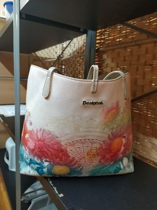 Bolso Desigual Reversible de segunda mano por 25 EUR en Manresa en WALLAPOP