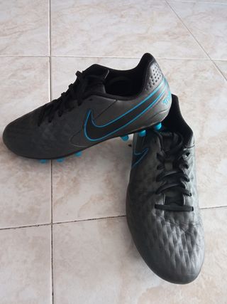 Botas de fútbol Nike Tiempo Legend de segunda mano en WALLAPOP