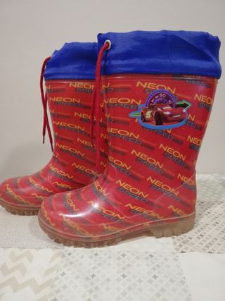 Botas de agua Cars número 28 de segunda mano por 2,9 EUR en Piera en  WALLAPOP