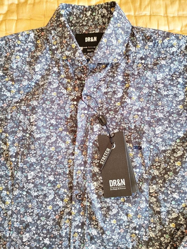 Camisa hombre estampada flores