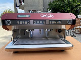 Cafetera y molinillo de segunda mano por 650 EUR en Santiago de Compostela  en WALLAPOP