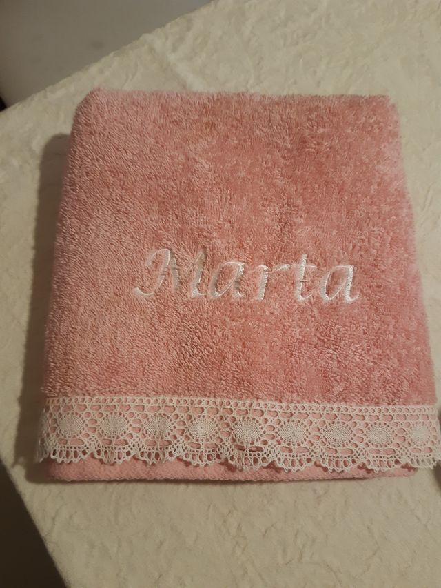 Hago Toallas con encaje y bordados