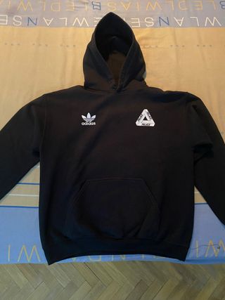 Sudadera Adidas con Palace de segunda mano por 25 EUR en Leganés en WALLAPOP