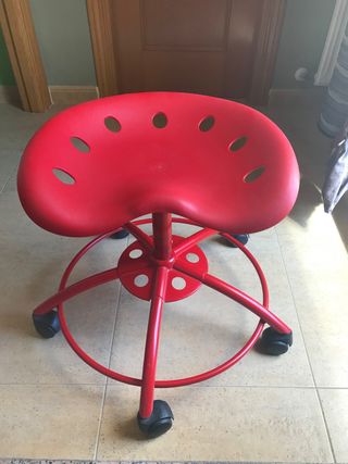 Taburete con ruedas de segunda mano en WALLAPOP